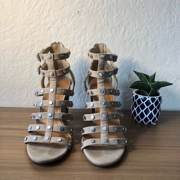 BCBG sandal with wood block heel - Picture 2 of 4